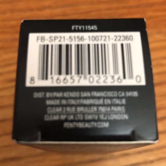 Uncensored Stunna Lip Paint Fenty Beauty - Picture 5 of 5